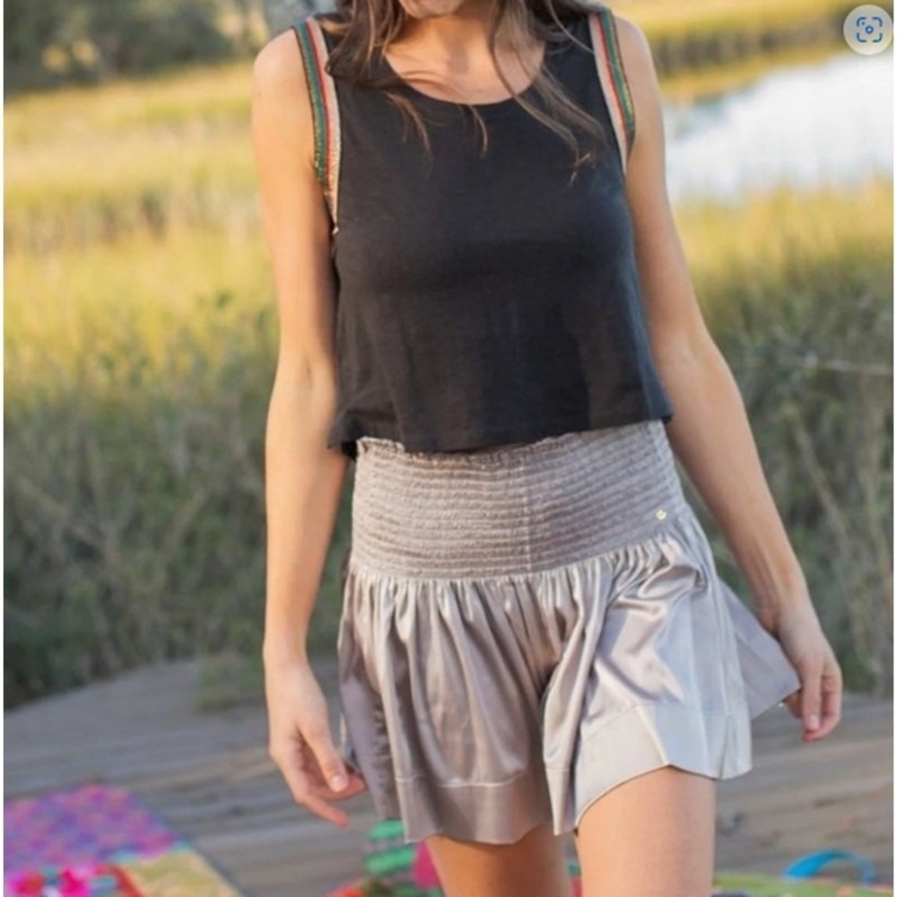 Natural Life Silver Daisy Shorts Size Small Pull On Boho Stretch Smocked Casual
